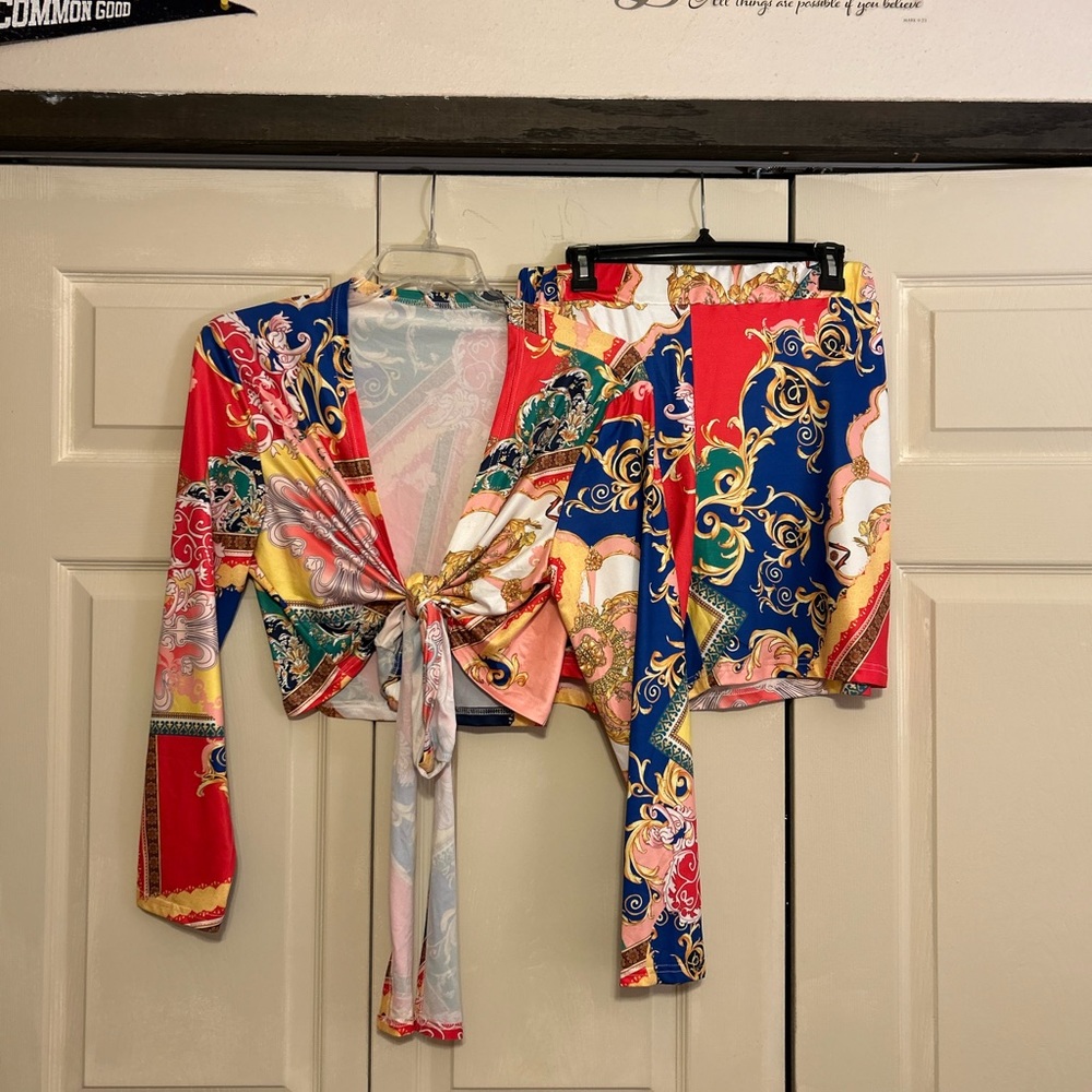 Multi-Color Two Piece Short Set Size 1x. - image 2